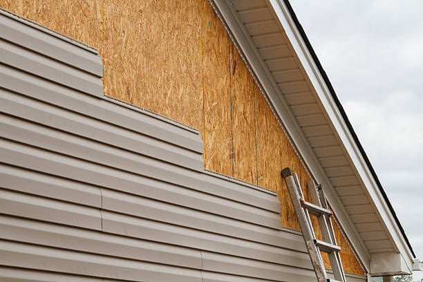 Professional Siding Installation technician working in Munroe Falls, OH
